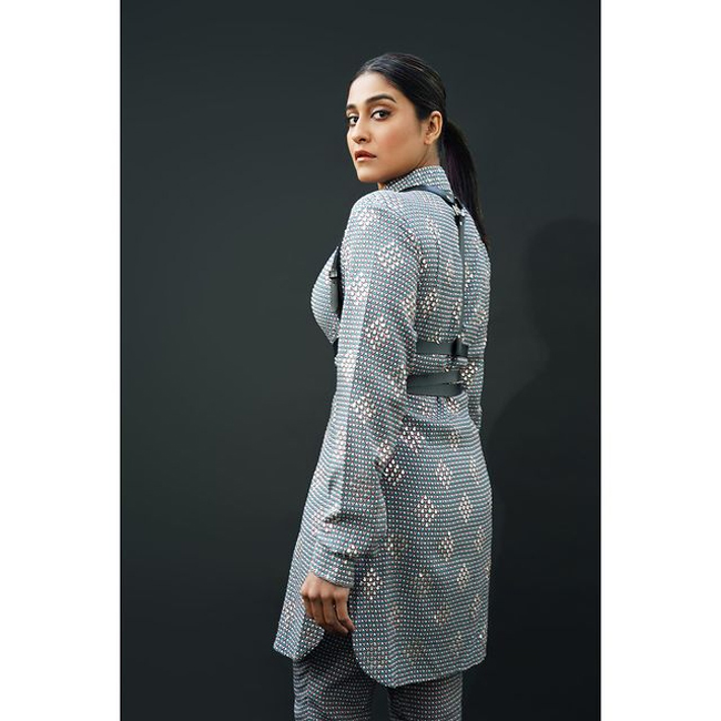 Staggering Poses Of Regina Cassandra